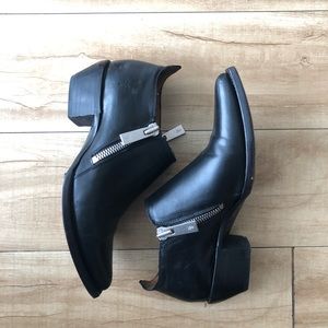 FRYE Black Zipper Bootie - Sacha Moto Shortie 💥